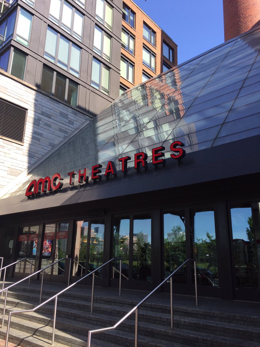 ImChrisBerg's tweet photo. Isn't it great when a movie theater can't process credit cards...  @AMCTheatres https://t.co/Dqu86nxR8B