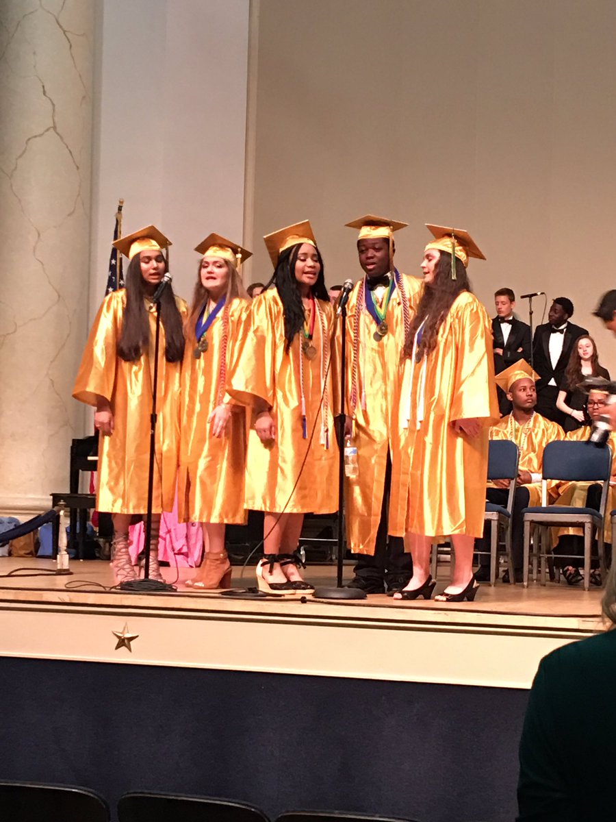 Some our talented SV seniors 🎶🎵🎶💚💛🎓 <a href="/brightestwitchh/">Hermione Granger</a> <a href="/simplyantonella/">Antonella</a> <a href="/CroissantCrepes/">Sambomaster fan account</a> <a href="/glitterfitti/">Mikayla</a> Erica Roach