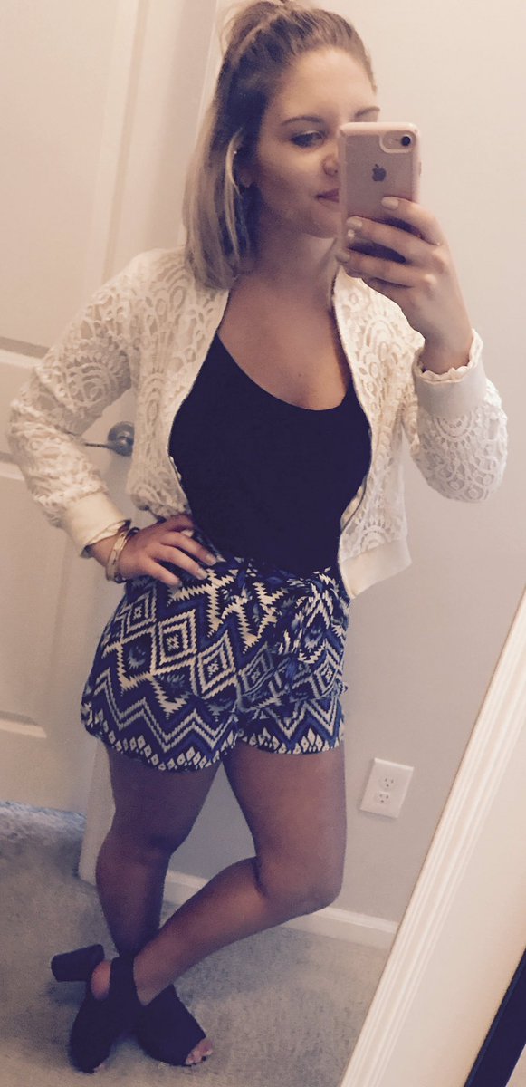 JLDesigns0's tweet photo. Took a little break but I'm back! I'm back down to my last summer weight 🎉 10 more to go! https://t.co/Ahvevrg4Nd