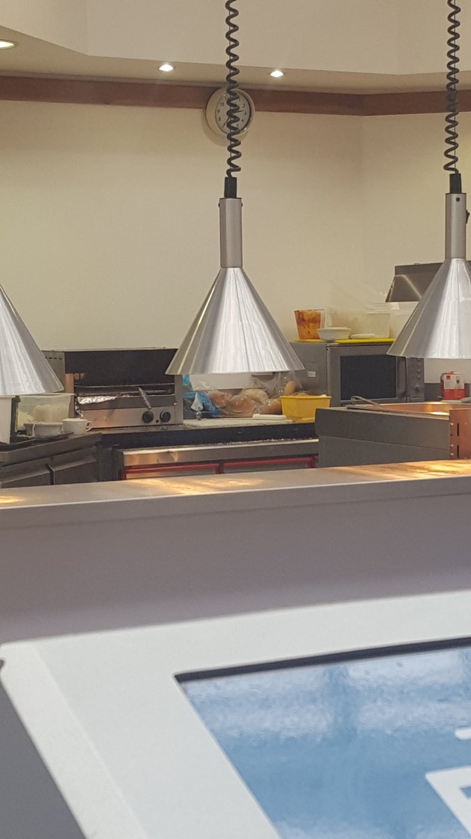 roxyjames85's tweet photo. @Tong_Garden 
Will be putting in a formal complaint to environmental health after our visit today! 
Ur chef has no right to serve the public https://t.co/JcTQZhgdzy