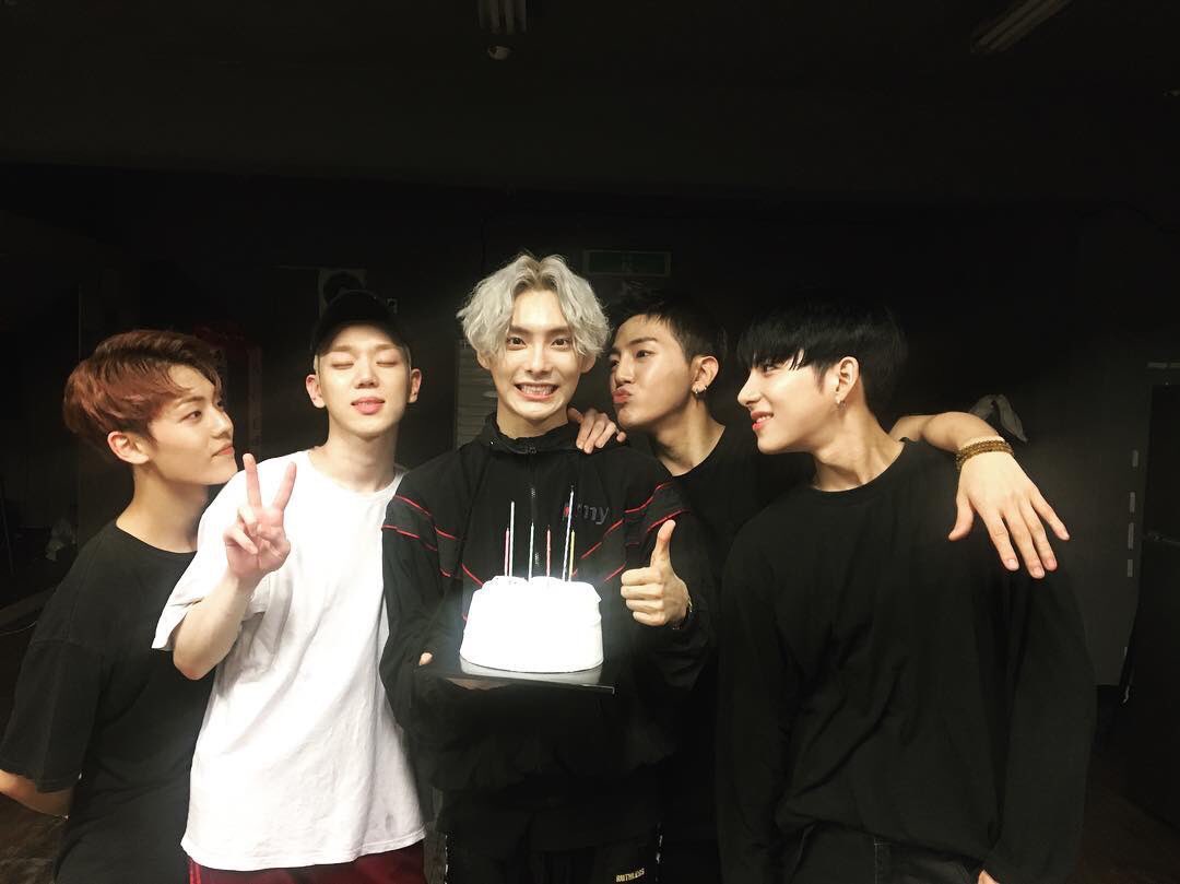 ACEnaBR's tweet photo. Não estive ativa ontem por conta de uma cirurgia que fiz. PARABÉNS MEU NENÉM #HappyJunheeDay https://t.co/FqnNebLFJC