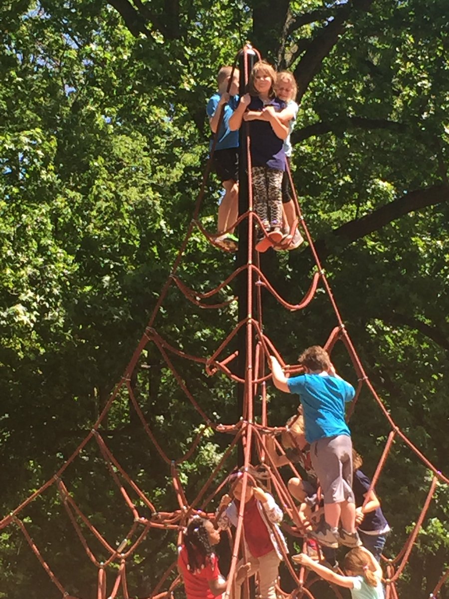 ICES_Ravens's tweet photo. Thanks @HollidayPark @IndyParksandRec for hosting our 2nd graders on a nature hike this week! #fieldtrip #ICESRavens https://t.co/qLusYooF1o