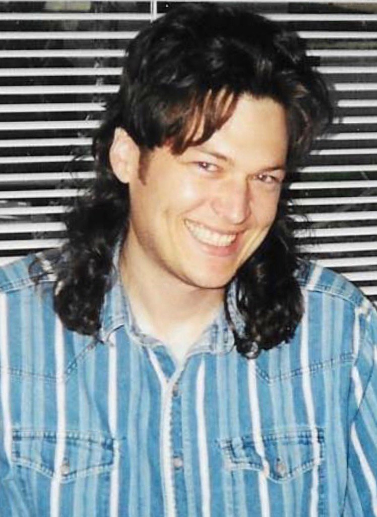 gwenstefani's tweet image. WMT associates can u guess who this is! Gx