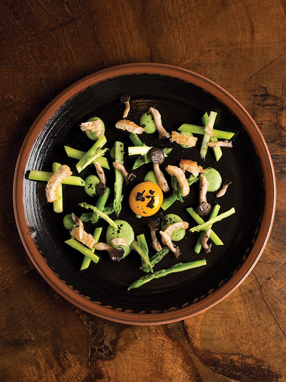 doradomag's tweet photo. Chef Edgar Beas brings eye-catching, modern flourishes to ancient cooking techniques: https://t.co/emZ2mW3mhj #newmexico @RWInnofAnasazi https://t.co/2sb9cXJ7XU