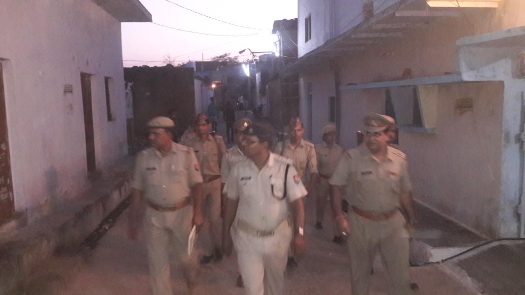 co_sadar's tweet photo. Co sadar or s.o. raksha ne  force k sath  shanti vyavstha banaye rakhne k  liye kasbe m paidal gast kiya https://t.co/QdyRJvv1OX