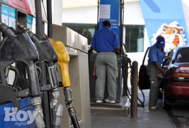 PeriodicoHoy's tweet photo. #EconomíaHOY Industria y Comercio baja RD$1.50 a las gasolinas; GLP permanece invariable https://t.co/frTHpBq99A https://t.co/4tebE66jHa