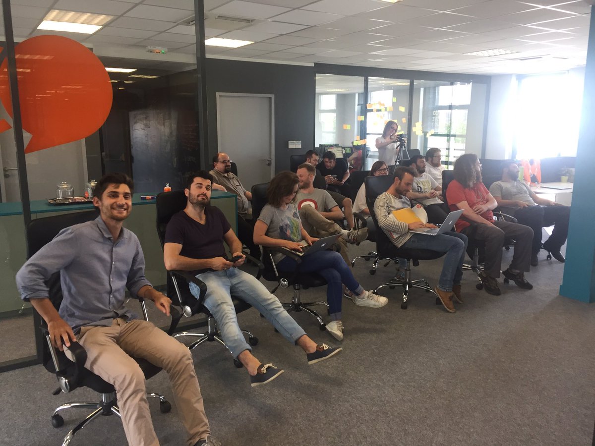 Réunion hebdomadaire de présentation de projet interne chez @speachmeFR #fridayelevationtime #poledev