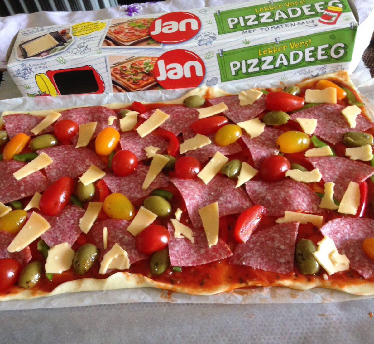 Maak jij vanavond je eigen pizza?
(We hebben gekoeld Heineken!)