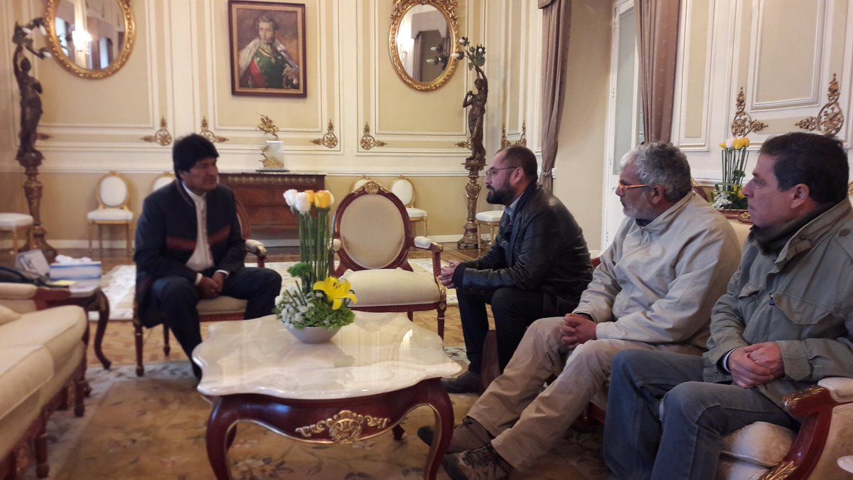 MinPresidencia's tweet photo. #ElLibroDelMar
Presidente @evoespueblo destaca en Alfonso Ossandón generación de chilenos que pide #MarParaBolivia y Chile con soberanía https://t.co/VwyMA7j958