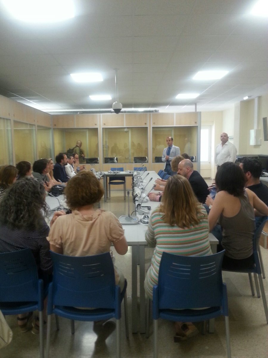 FilologiaUCM's tweet photo. Inauguración del laboratorio de interpretación y de cabinas en Salón de Actos @FilologiaUCM https://t.co/4YLveydqQT