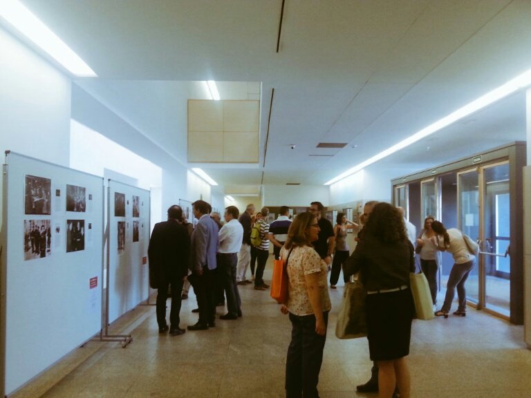 FilologiaUCM's tweet photo. Inauguración del laboratorio de interpretación y de cabinas en Salón de Actos @FilologiaUCM https://t.co/4YLveydqQT