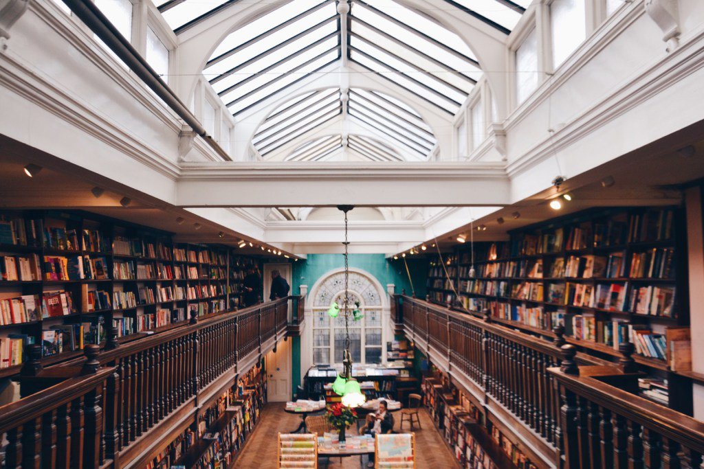 Page_Traveller's tweet photo. What is the magical place and why don't I live there? #london #bookshops #books https://t.co/pR1MzoKpye @haparoving @Dauntbooks https://t.co/tdDsKWJ9NF