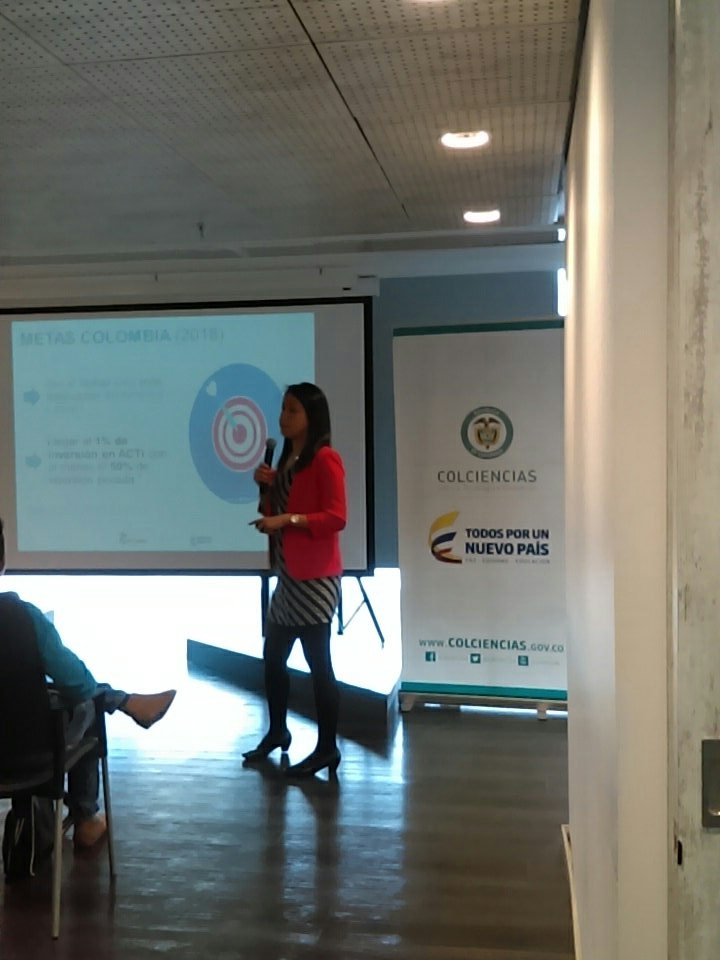 ConnectBogota's tweet photo. Alicia Garavito presenta primer privilegio de ser firmantes de Pactos por la Innovación: Sistemas de innovación empresarial #YoInnpacto https://t.co/D0Idw2tDcQ