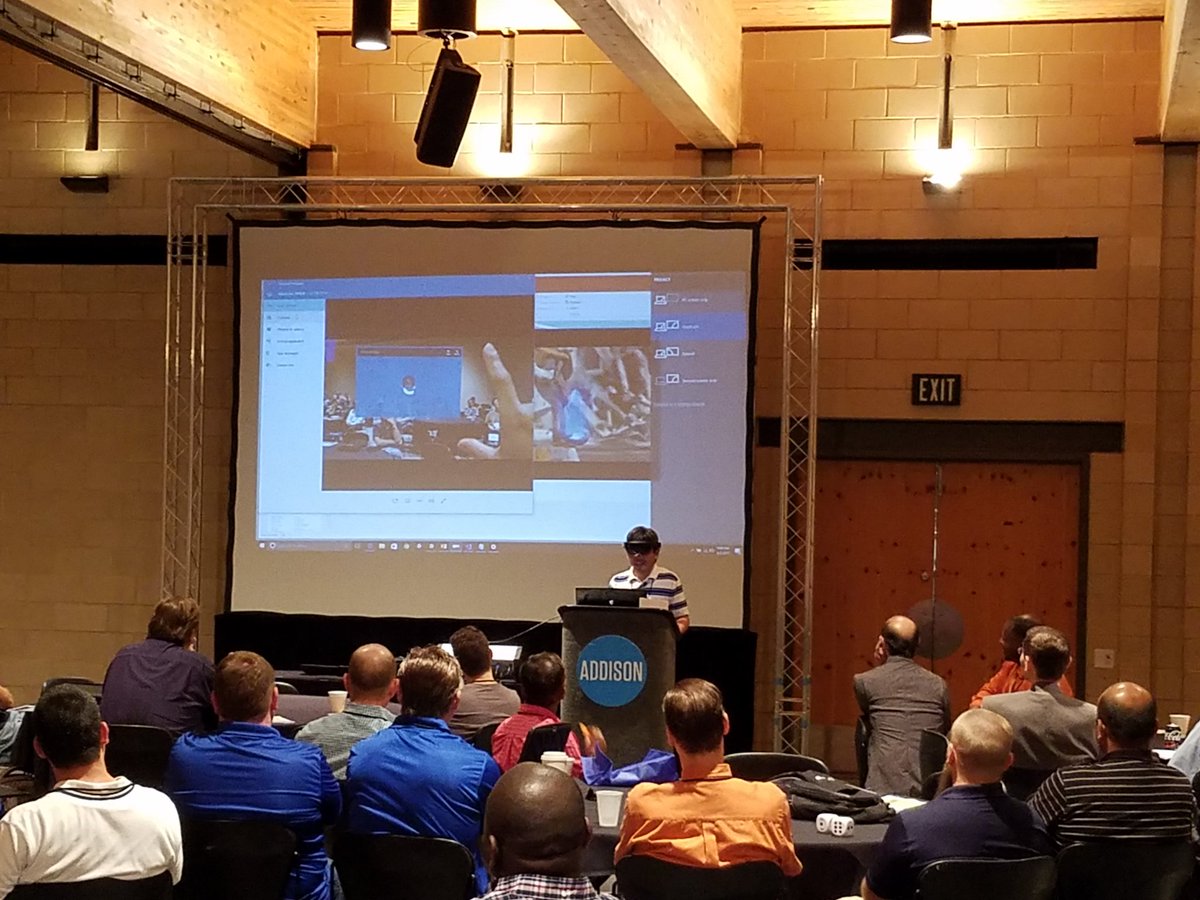 dallastechfest's tweet photo. @rondagdag presenting in VR. #thefurtureisnow https://t.co/2pVxGSDNCt