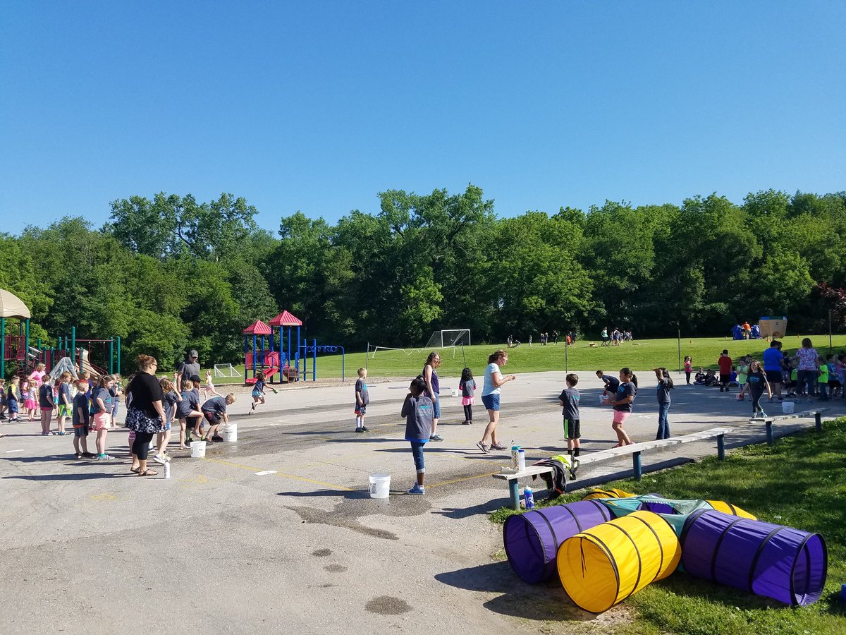 DuffysClassroom's tweet photo. Jackson Field Day is off to a great start! @Jackjetscrcsd @CRSCHOOLS #LastDayOfSchool #kidsdeserveit #JetsSoar https://t.co/T1N1GtI0Si