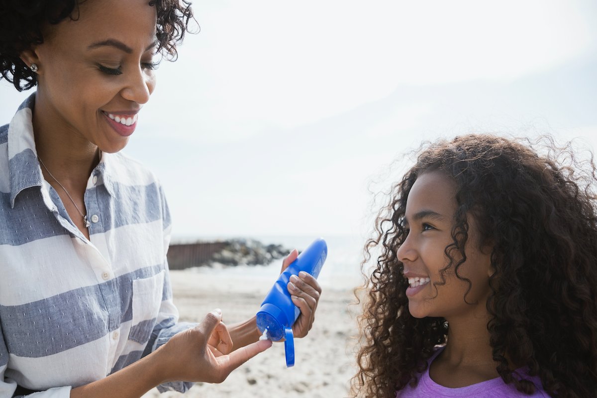 SkinCancerOrg's tweet photo. Kudos to @CVSpharmacy! The retailer announced that they will no longer sell sun care products with an SPF below 15. https://t.co/lfJ7hGqIpO https://t.co/VToHpj4db9