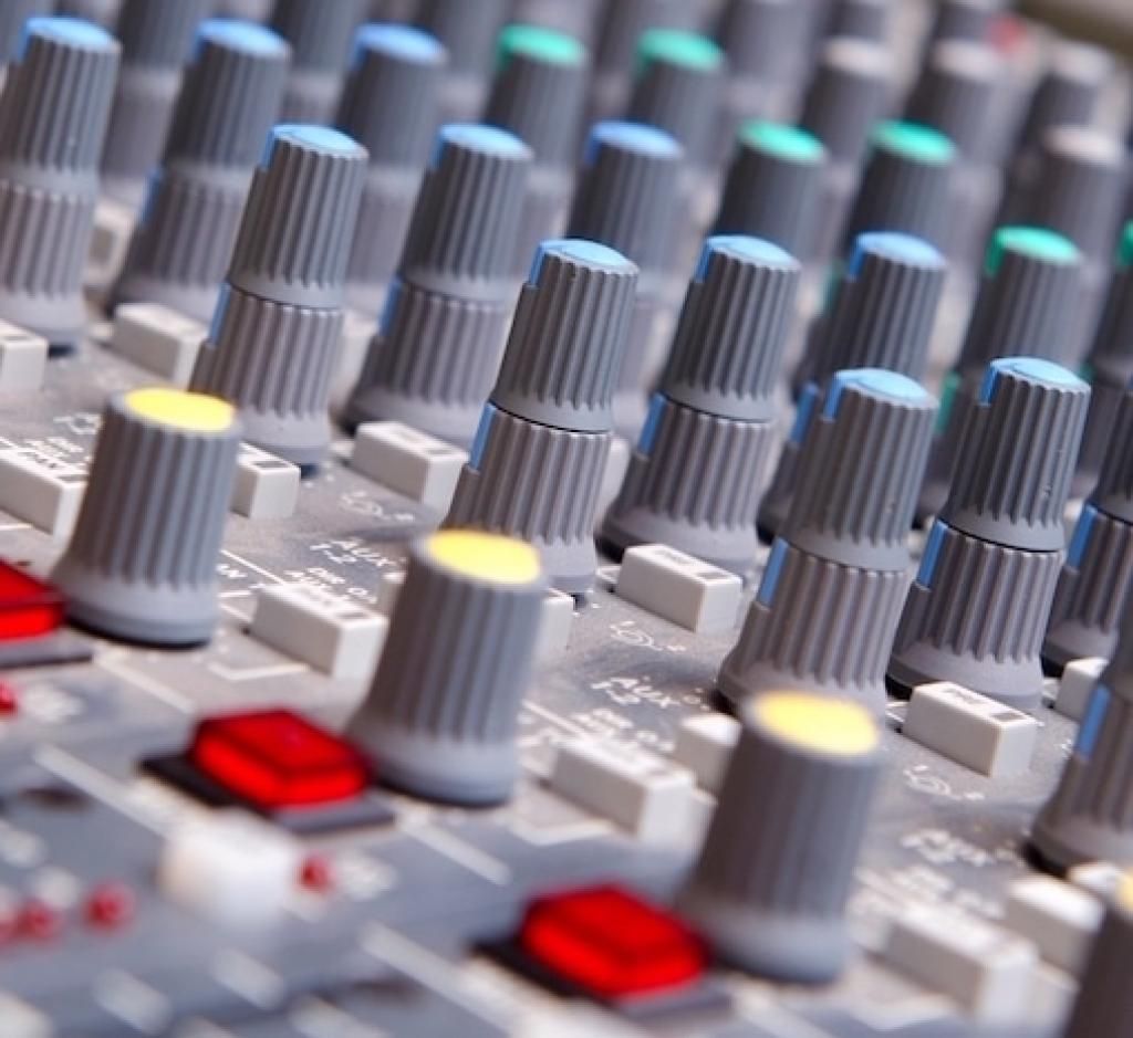 getxylo's tweet photo. #Audio is all about great sound and skilled editing. Here's 5 Best Practice Tips for Audio Editing from @buyfootage https://t.co/4KAIIL1puK https://t.co/KgNN181y1T