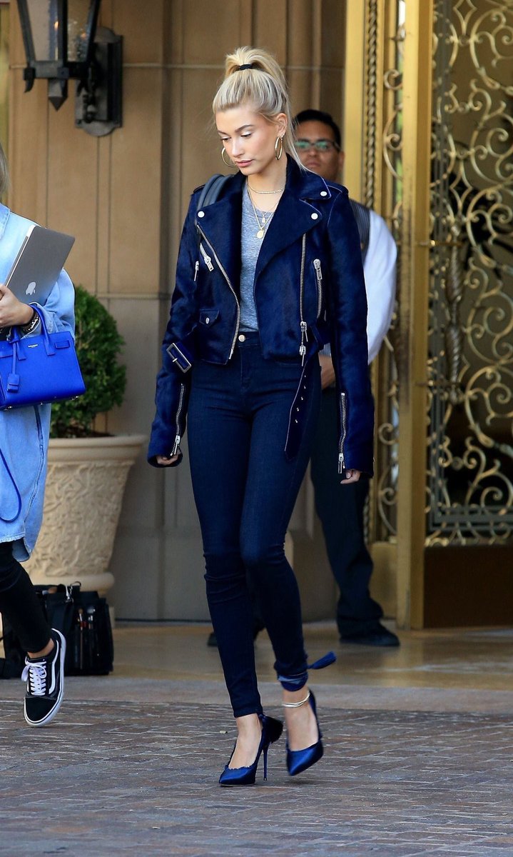 HaileyBaldwinTH's tweet photo. Hailey ล่าสุดออกจากโรงแรมใน Beverly Hills https://t.co/T3BudTmhH1