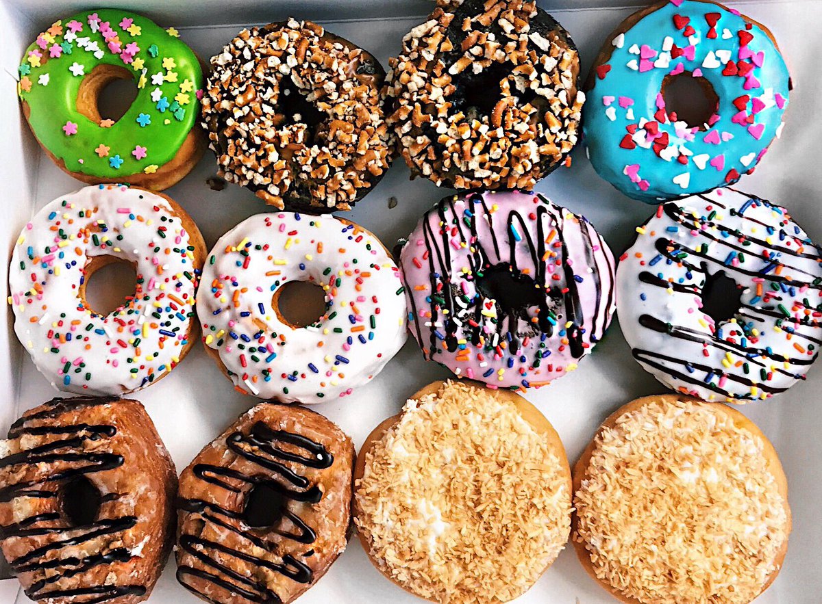 OneHungryyGirll's tweet photo. i obviously donut care for a summer bod 🍩 #nationaldonutday #ad #nevernoteating https://t.co/FH2CYwkLnE