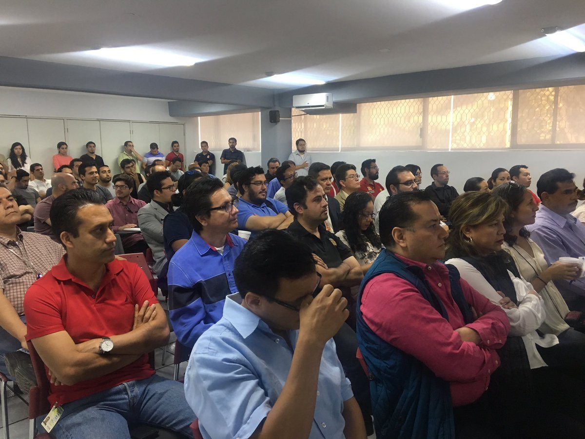 udegcucei's tweet photo. El Mtro. @LGPadillaMontes, de @InnovaJal , imparte conferencia "Desafios de la educación superior en el siglo XXI" en la #DIVEC #CUCEI https://t.co/ij7hyloQb4