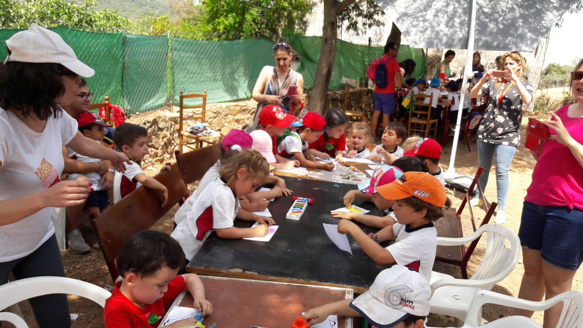 Sagradocaceres's tweet photo. #Hoy 1° #infantil ha disfrutado en la finca Valdeflores, con el programa #Merineando #EducaciónAmbiental #naturaleza #Cáceres ¡Un gran día! https://t.co/NhT0UZuJ1n