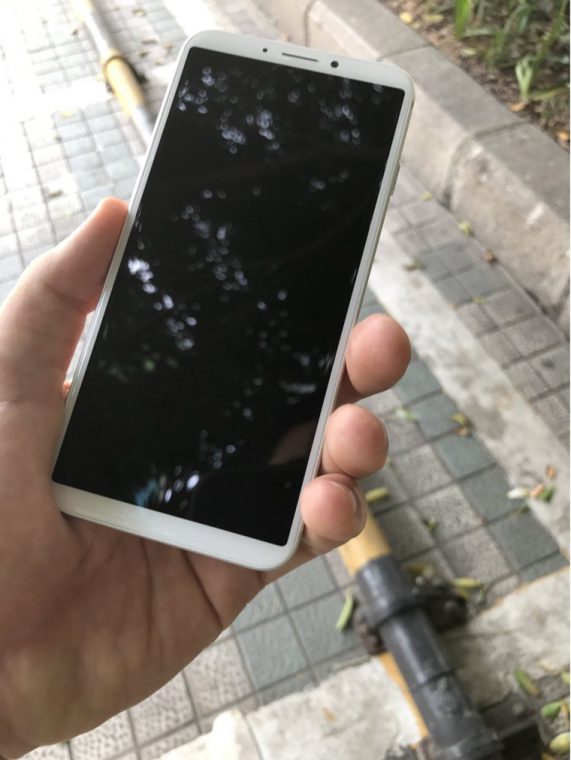 AppleJesus's tweet photo. В сети появились новые «живые» фотографии iPhone 8. Фейк? https://t.co/OnGhhS1yQd