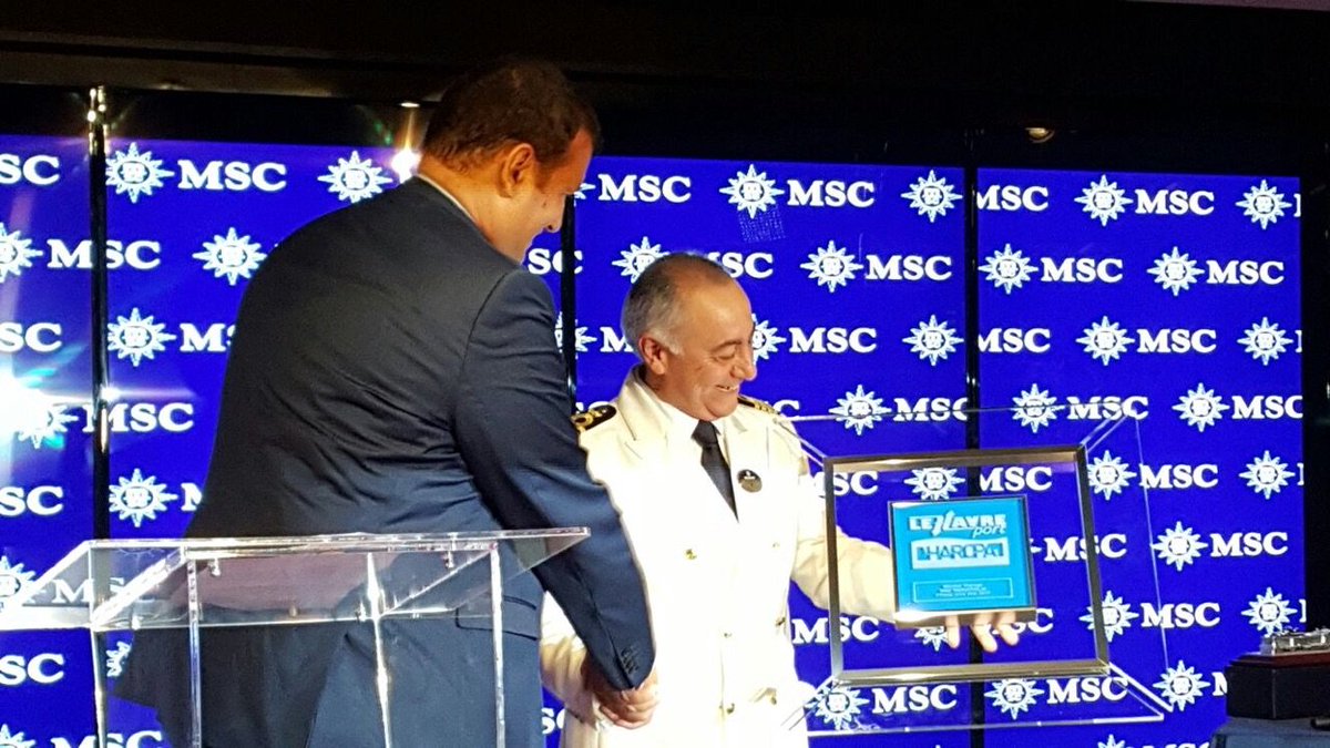haropaport's tweet photo. En direct : échanges de cadeaux de bienvenue à l'occasion de l'escale inaugurale du #MSCMeraviglia au #PortduHavre https://t.co/a6lLrrYWWz