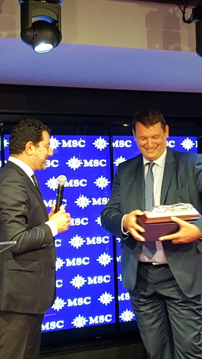 haropaport's tweet photo. En direct : échanges de cadeaux de bienvenue à l'occasion de l'escale inaugurale du #MSCMeraviglia au #PortduHavre https://t.co/a6lLrrYWWz