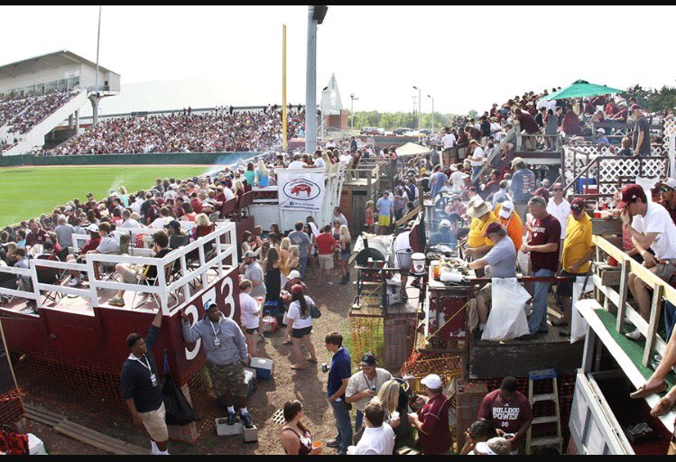 CoachCannizaro's tweet photo. Excited to see all of the GREAT @HailStateBB fans in Hattiesburg today!!!
#bestfansincollegebaseball
#StarkvilleSouthfortheweekend https://t.co/CtsZmvcYNj