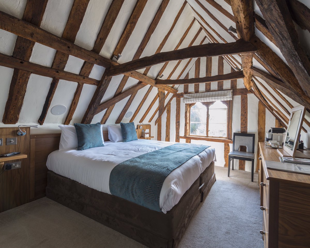 A #weekend #getaway! Spend a night in our gorgeous Tudor #bedroom <a href="/hypnosbeds/">Hypnos beds</a> #TTOT #Travel #hotel #traveltips #suffolk <a href="/Visit_Suffolk/">Visit Suffolk</a>