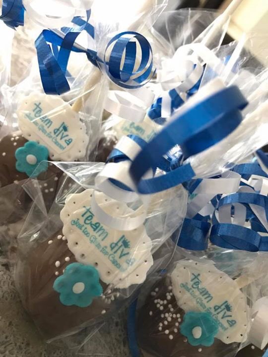 RFLTeamDiva's tweet photo. Come shop Sweet Side of Team Diva bake sale 2nite @RFLinOttawa.Tons of yummy goodies for $1.00 incl cake pops from Cake This Chocolate That https://t.co/ZIvlY9WaKT