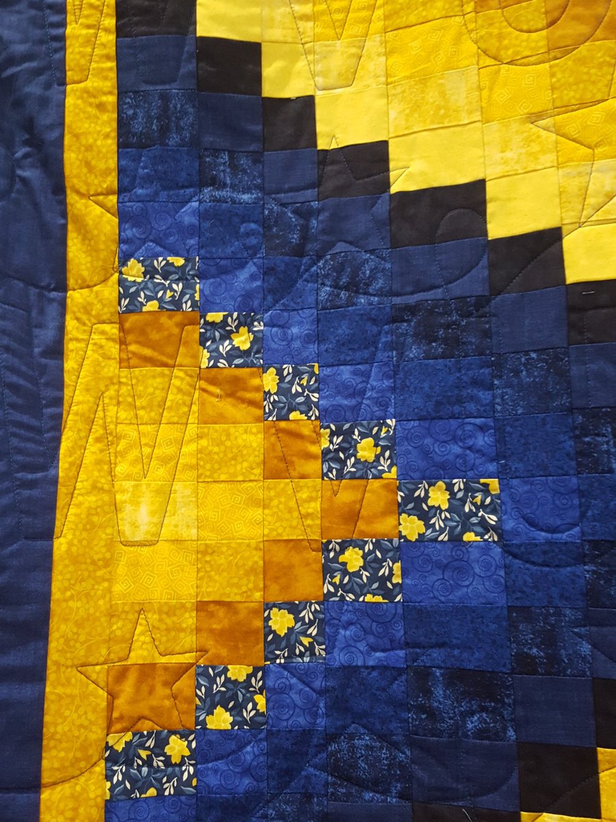 Emily_C_Sheperd's tweet photo. Clarksburg Area Model Railroad Club is in the meadowbrook mall raffling off this @WestVirginiaU quilt! $1/ticket. #wvu @WVUStudents https://t.co/PyIMHgu9nT