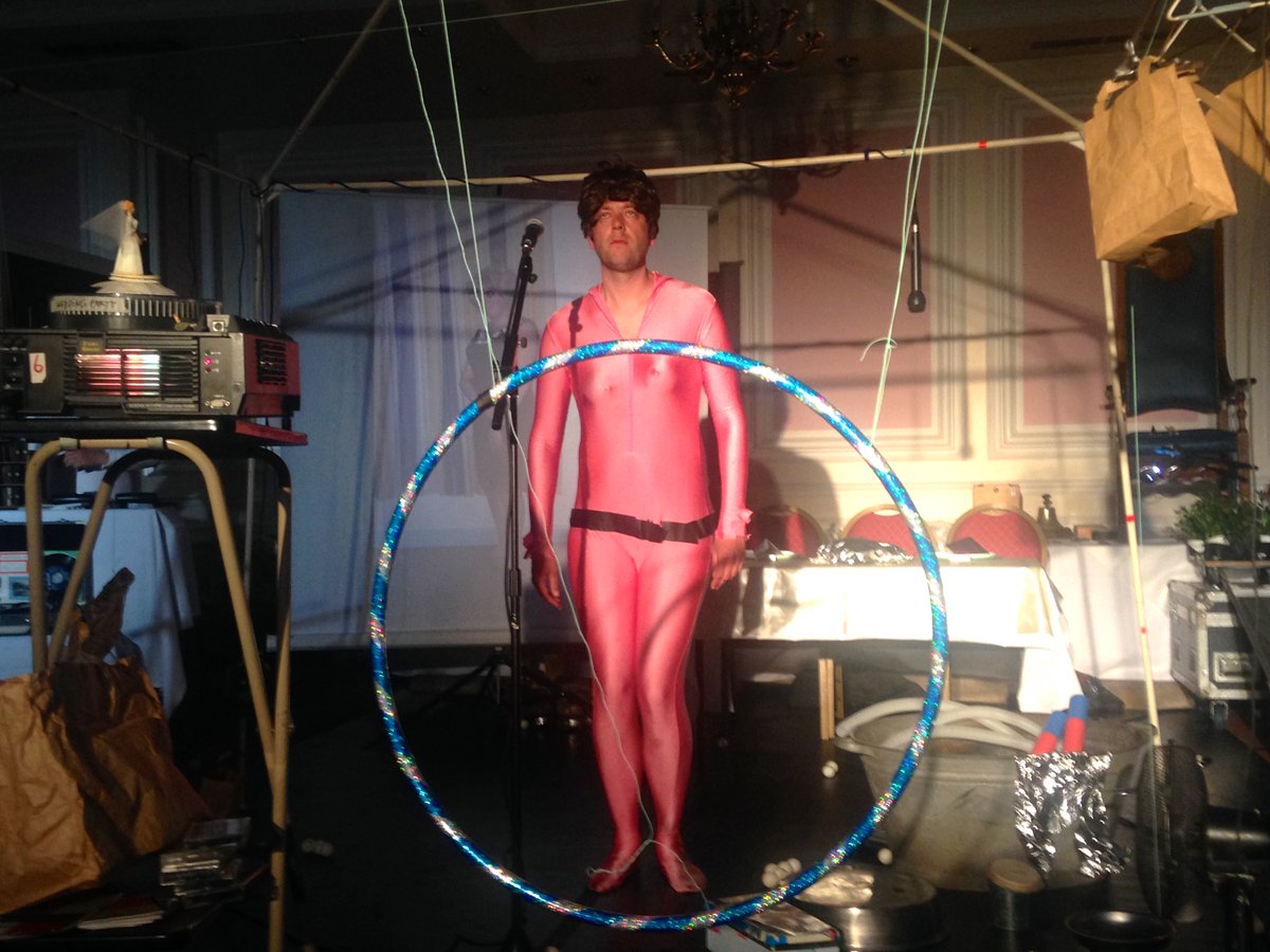 ciciblumstein's tweet photo. Fancy some precise absurdist chaos? Go see #Huldebiet @brightonfringe #DutchSeason2017 #Brighton
Caution: contains extended beetroot eating! https://t.co/bPF7jdGaY0