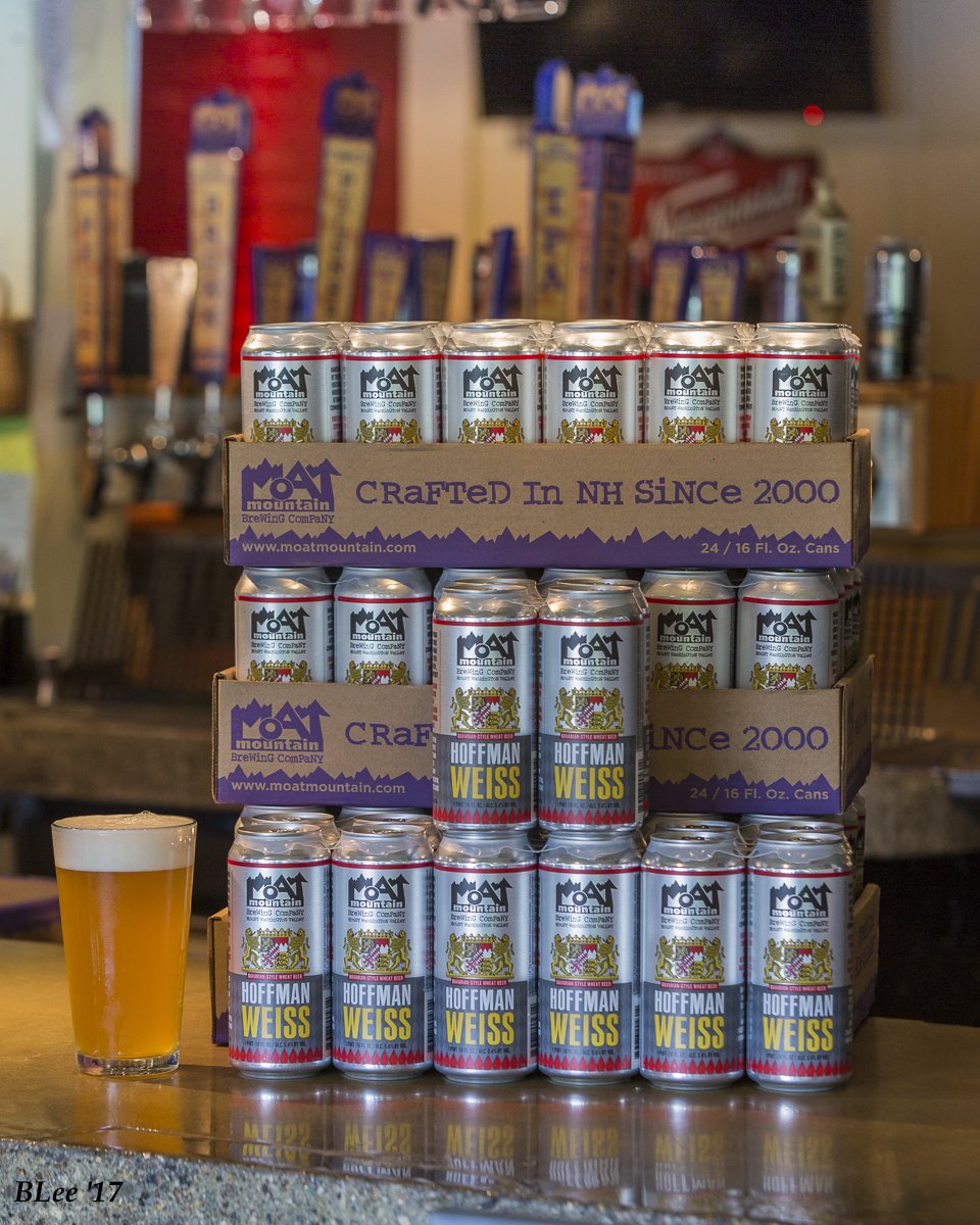 moatmountain's tweet photo. The 1st 10 Cases of #HoffmanWeiss CANS are at The Smoke House #First10Friday #TheOriginalCloudyAle #NHBeer #NHBeerInME #GrabItWhileYouCAN https://t.co/5k6JYTZ7KZ