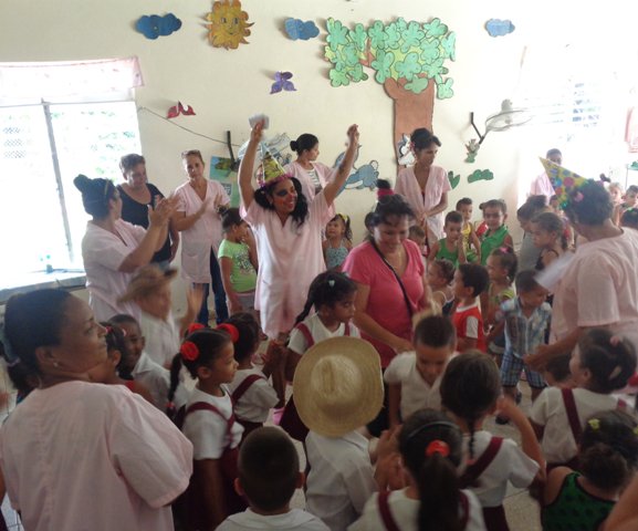 #CírciloInfantil Flor del Naranjo de #SierraDeCubitas festeja por lo alto el Día Internacional de la #Infancia... radiocubitas.icrt.cu/noticias-de-si…
