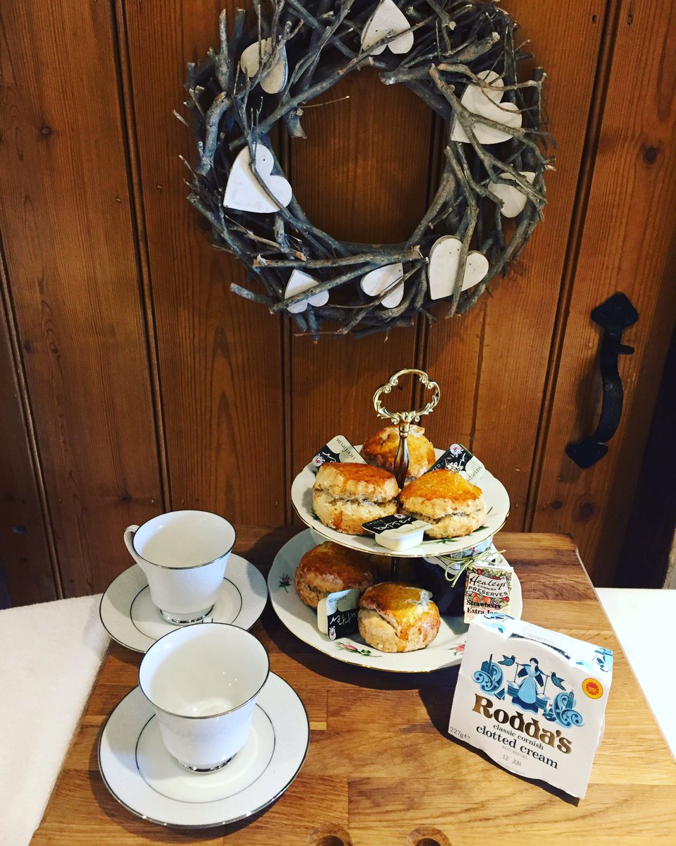 Handleyfarm's tweet photo. Cream tea O'clock! 🍓☕️
#somerset #escapetothecountry #holiday #hottub #getaway #bedandbreakfast #selfcatering https://t.co/5nm2YhDk81