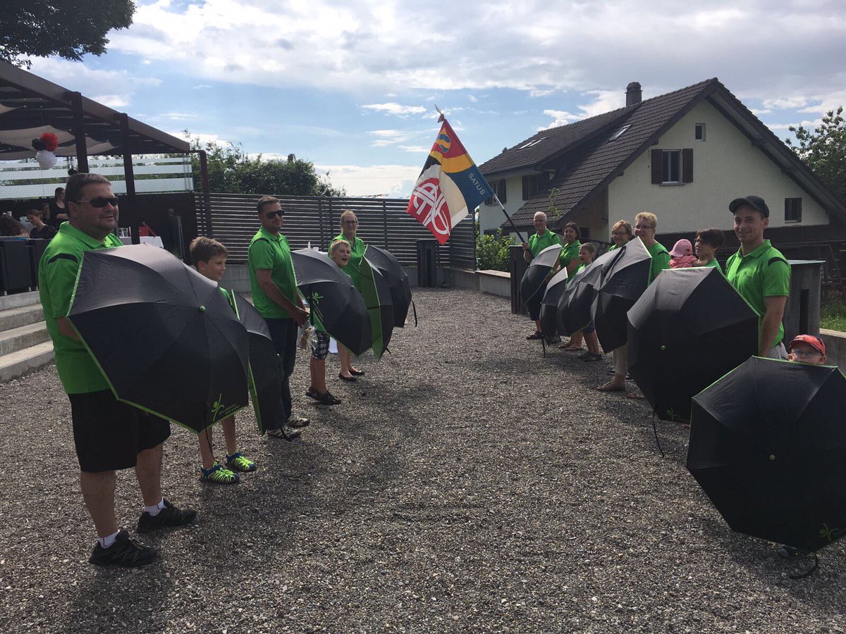 satusgr's tweet photo. Gratulation an unseren Turner Reto und seine Mirjiam. Immer wieder schön... #mehrerleben #hochzeit #Rütihof https://t.co/HHXkvurePM