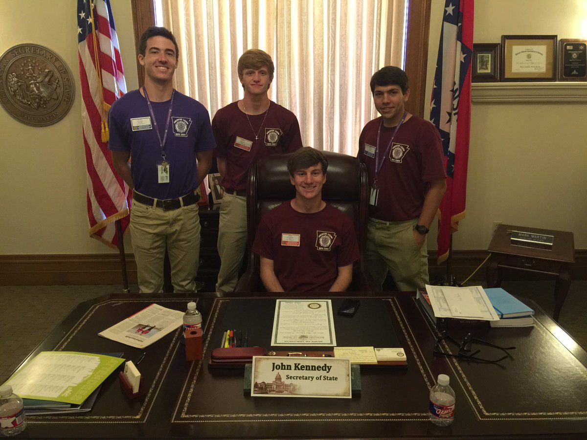 ARBoysState's tweet photo. Live from around the Capitol this morning! Delegates are taking office and passing legislation. #ARBS2017 https://t.co/HWEbLCiZZC