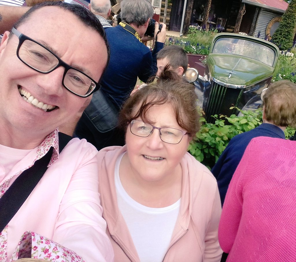 Here I am! With the mammy at #Bloom2017 at winning garden <a href="/SuperGardenTV/">Supergarden</a>. The mammy was giddy as a kipper as she loves gardening. 🌷💚👍 #Bloom