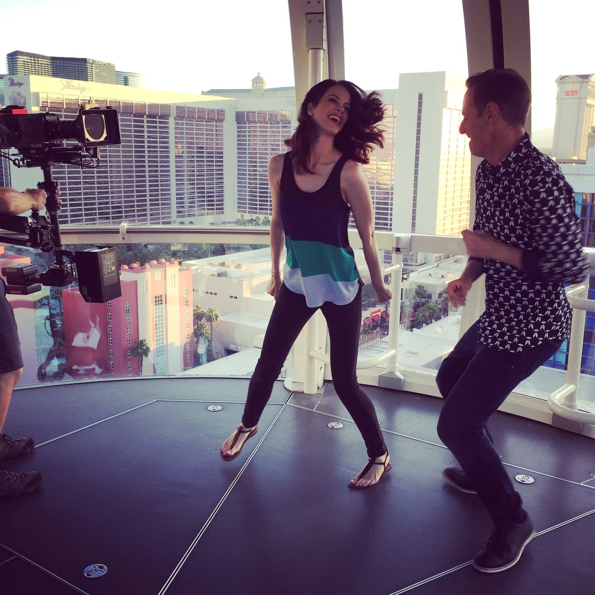 RealEllyBrown's tweet photo. Busting a move for @CaesarsEnt at the @HighRollerVegas 🙏🏻🤗🕺🏼💃🏻@tngmodels #tngmodelsdowork #model #actor #lasvegas #industrial https://t.co/QntoneIolc