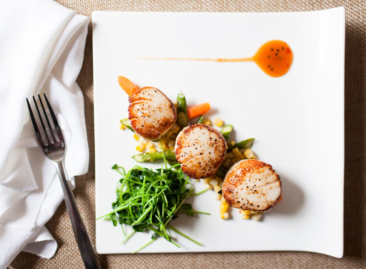 Present your food like a pro! How to make your food dishes best: #Catering #Chef #Hospitality hubs.ly/H07G3F20