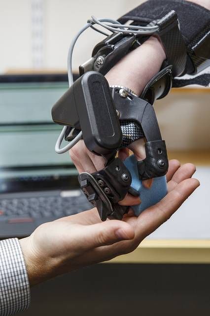 TechProsthetic's tweet image. You can #invest in small businesses like @MyomoInc. The Wall Street Journal explains how -  buff.ly/2qKWg6T via @WSJ by @cdriebusch