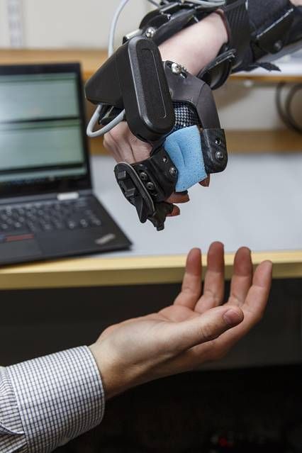 TechProsthetic's tweet image. You can #invest in small businesses like @MyomoInc. The Wall Street Journal explains how -  buff.ly/2qKWg6T via @WSJ by @cdriebusch