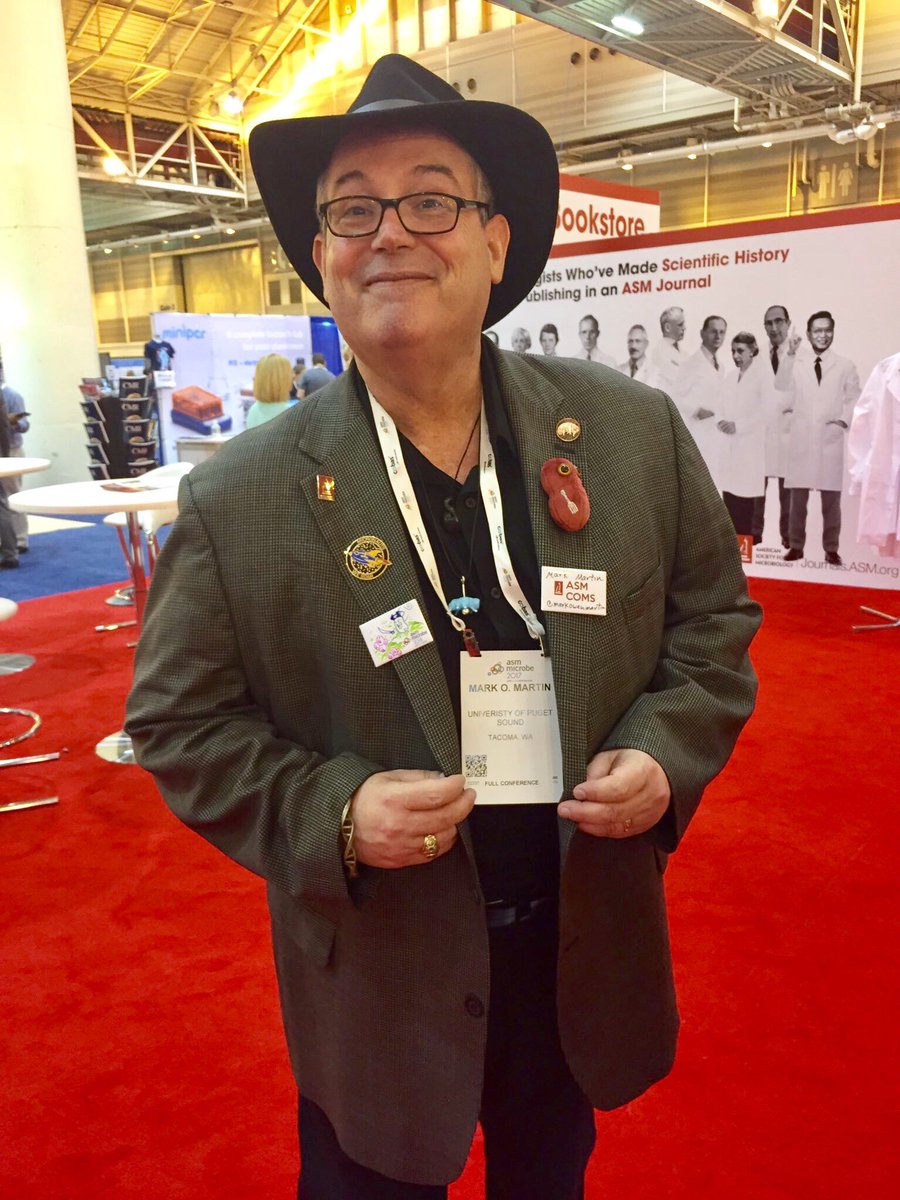 markowenmartin's tweet photo. Caught in the act of preaching the #OneTrueMicrobialFaith at #ASMicrobe #MicrobialAdvocate #MicrobialPR @ASMicrobiology @univpugetsound https://t.co/Pz8v4A1vKn