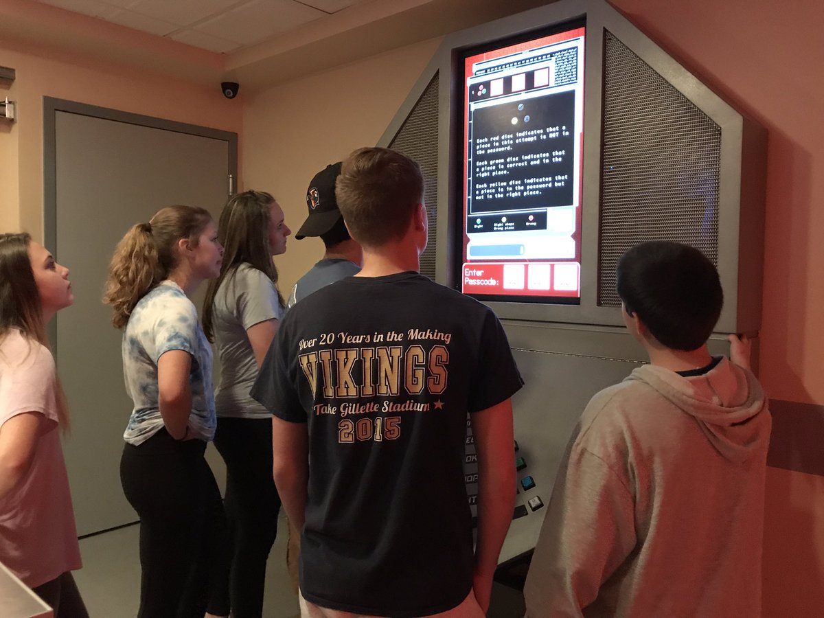 MrsRonayne's tweet image. Great teamwork @5wits today 👍🏻Thanks to Student Council for being awesome &amp;amp; @MrsKrugger for being the best chaperone 💙💛👏🏼