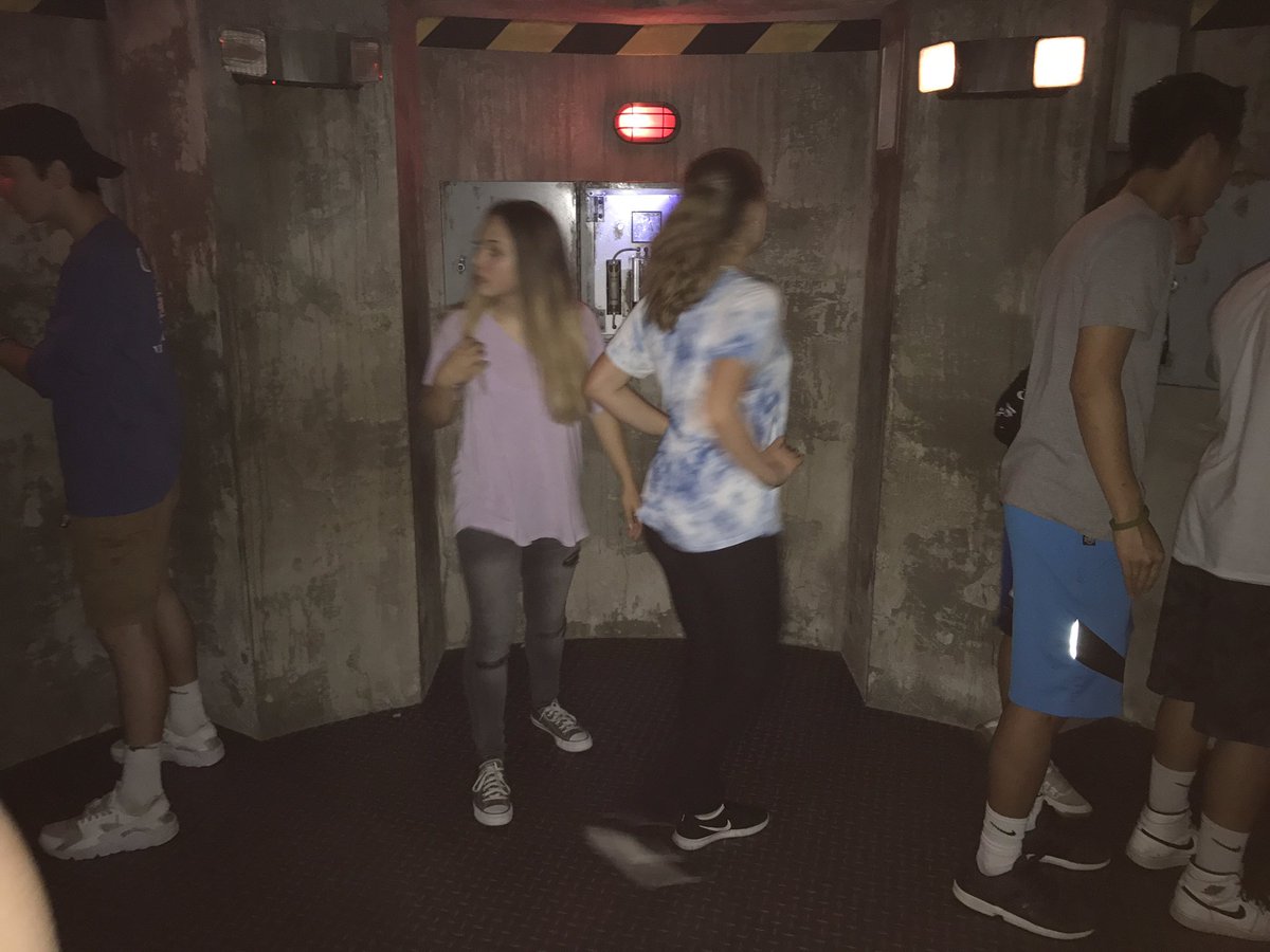 MrsRonayne's tweet image. Great teamwork @5wits today 👍🏻Thanks to Student Council for being awesome &amp;amp; @MrsKrugger for being the best chaperone 💙💛👏🏼