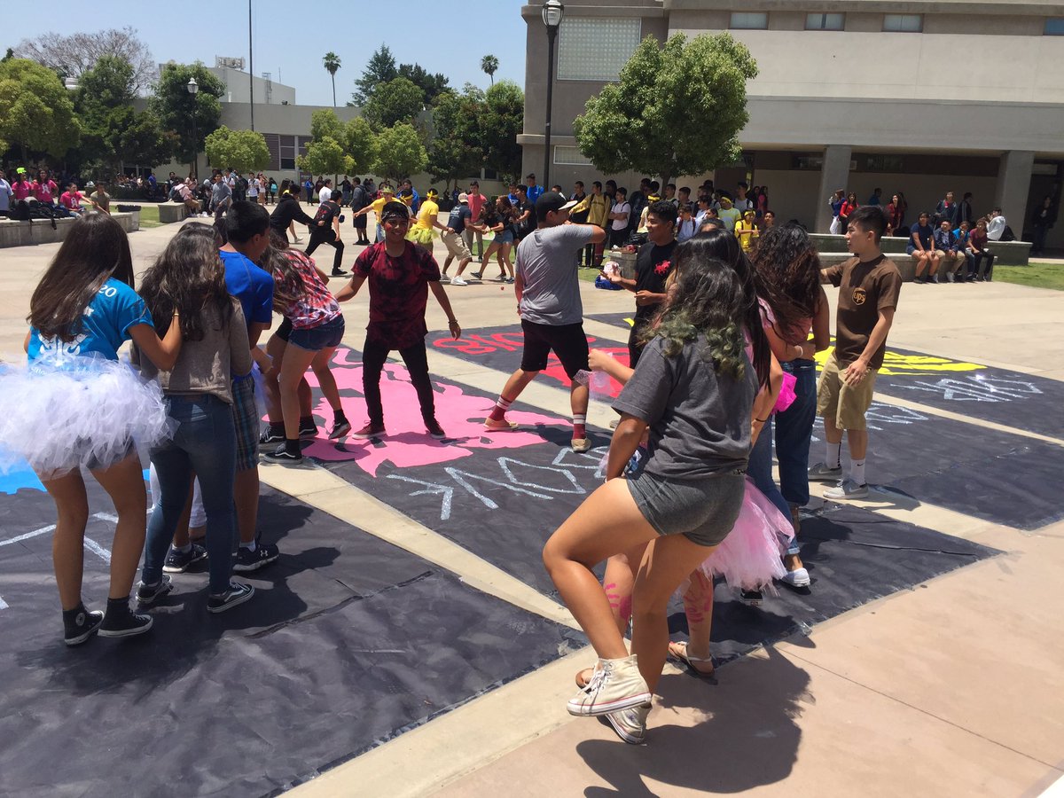 ElMonteLions's tweet photo. 2020 wins final lunch activity, congratulations. #OneSchoolOneTeam #1since1901 https://t.co/tn3b1HfU28