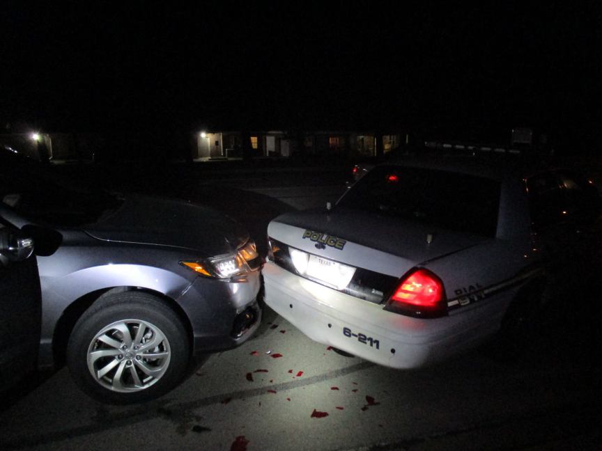 OfficialAlanJr's tweet image. This chick smashed I to a police car topless trying to snap chat haaa!