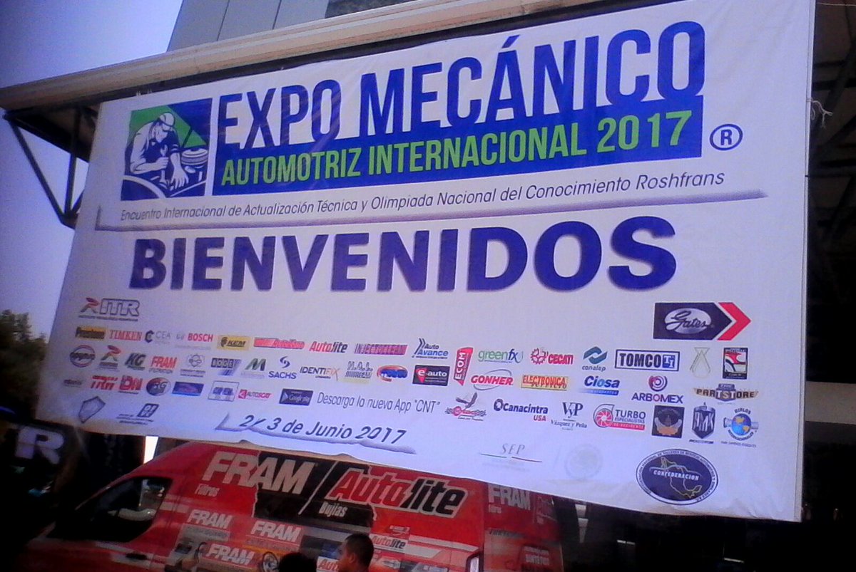 luchalibreaaa's tweet photo. Gran recibimiento para las #EstrellasAAA en el stand @RoshfransMX en la Expo Mecánico Automotriz Internacional 2017 en Guadalajara https://t.co/tvZ62aSV6A