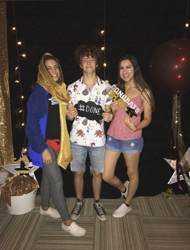 alemdlg's tweet photo. staying up for 26 hours was worth it 😛🤘🏼 #projectgrad 

@torieulalia @kimberlyluann https://t.co/l6y9ee6obI